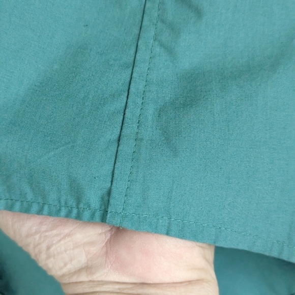 CJ Banks 3X Kelly Green Button Down Shirt With Stretch - Picture 4 of 9